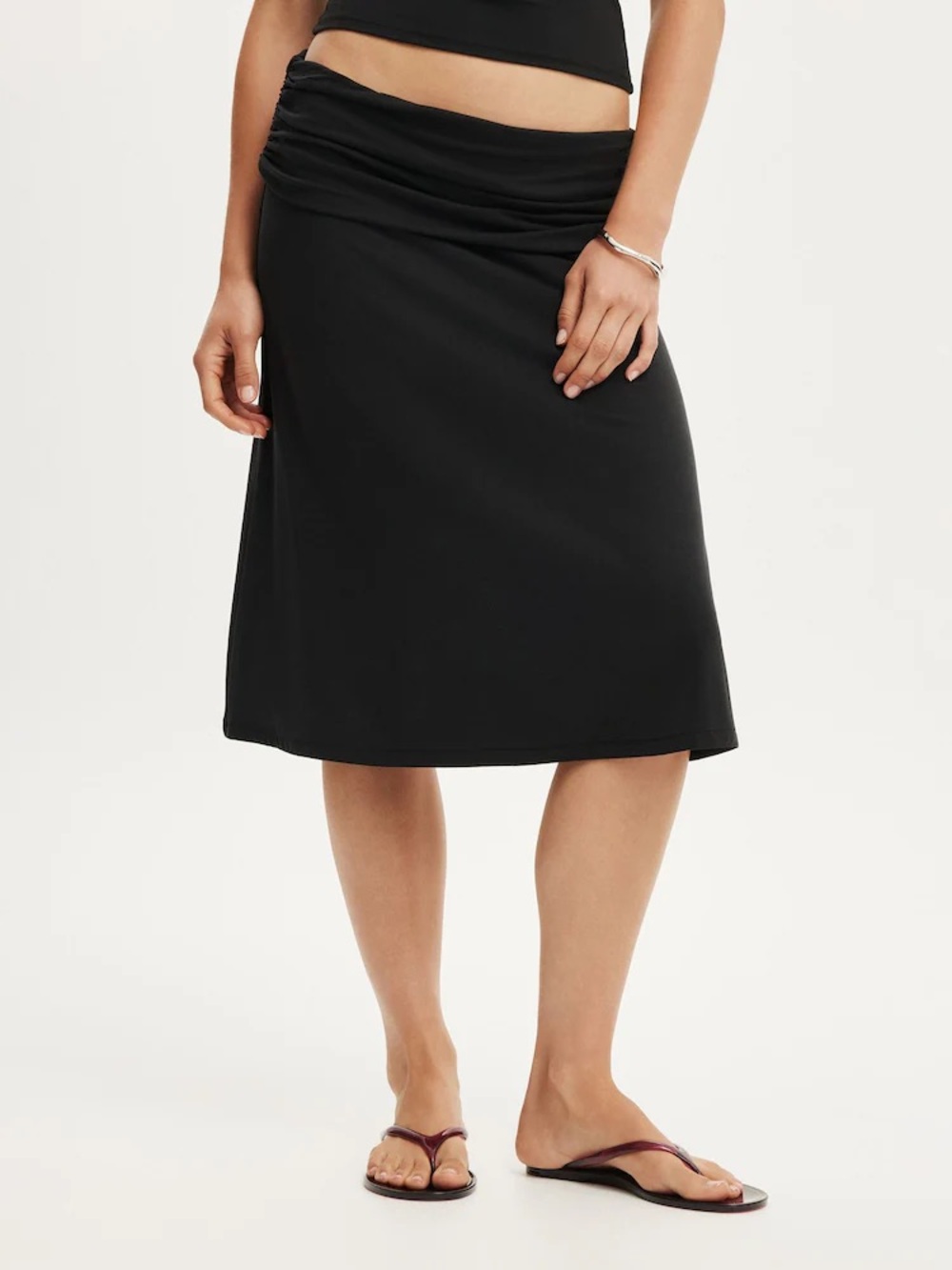 ☂️NEW LISTING☂️ Carve Designs Black Ruched Waist Midi Skirt